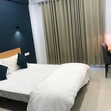 Hooliv 7 Avenues G Block Hotel Púna Kültér fotó