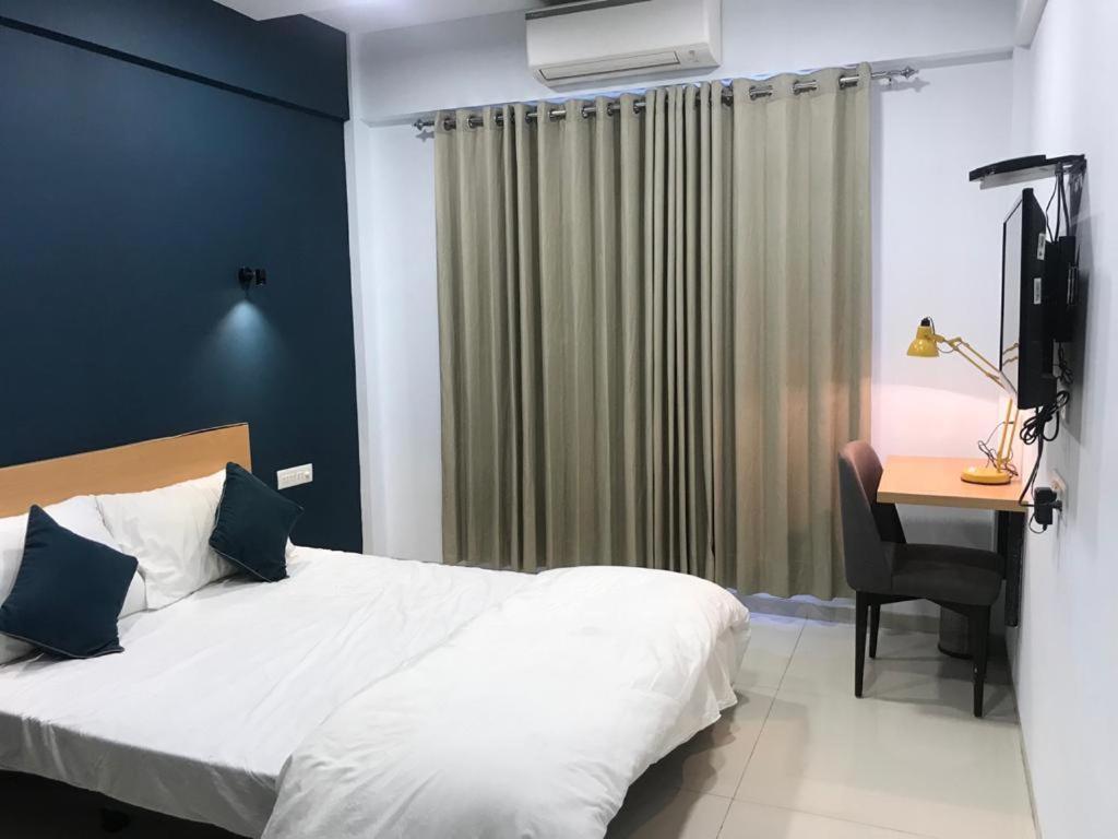 Hooliv 7 Avenues G Block Hotel Púna Kültér fotó