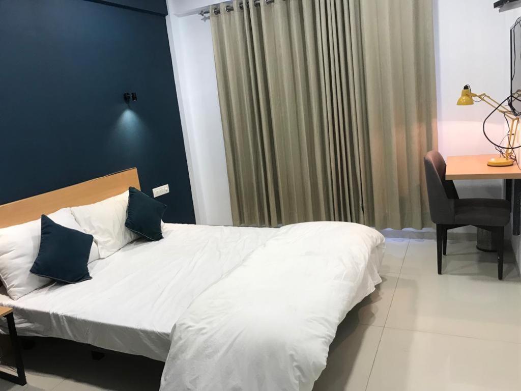 Hooliv 7 Avenues G Block Hotel Púna Kültér fotó